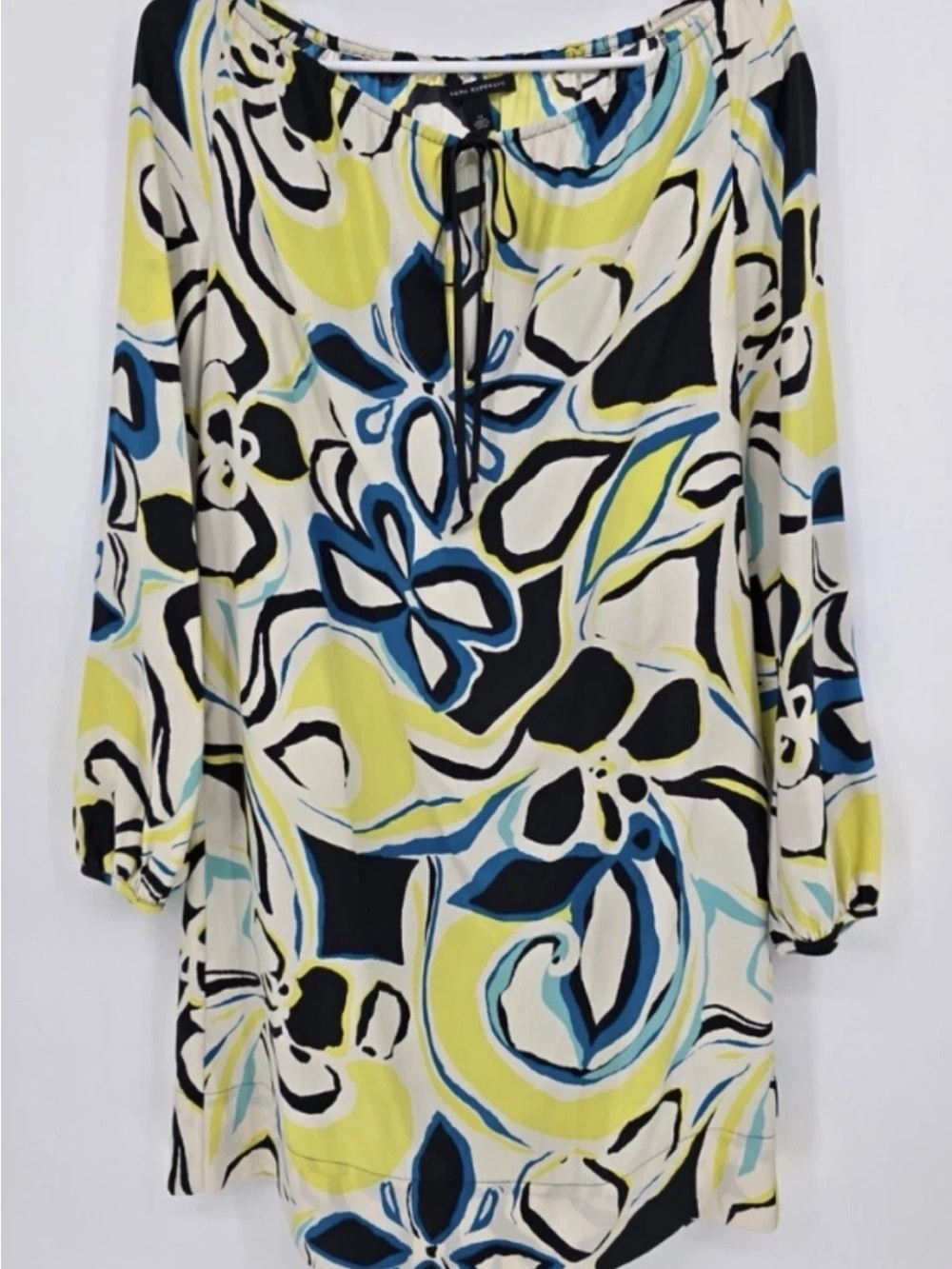 Banana Republic Size Medium Dress
100% Silk Artsy Retro
Geometric Multicolor